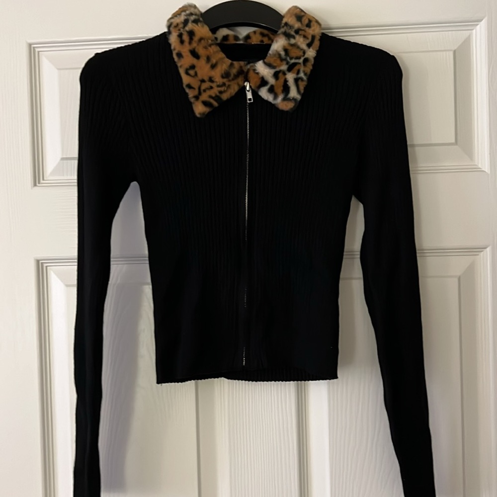 NWOT Forever 21 Faux Leopard Fur Zip-Up Sweater Size S - Picture 2 of 7